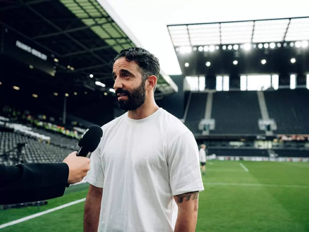 HLV Ruben Amorim cùng MU trong trận hòa Fulham