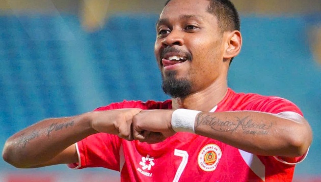 Quang Vinh mang chiến thắng về cho CAHN. Quang Vinh ghi bàn thắng quyết định cho CAHN