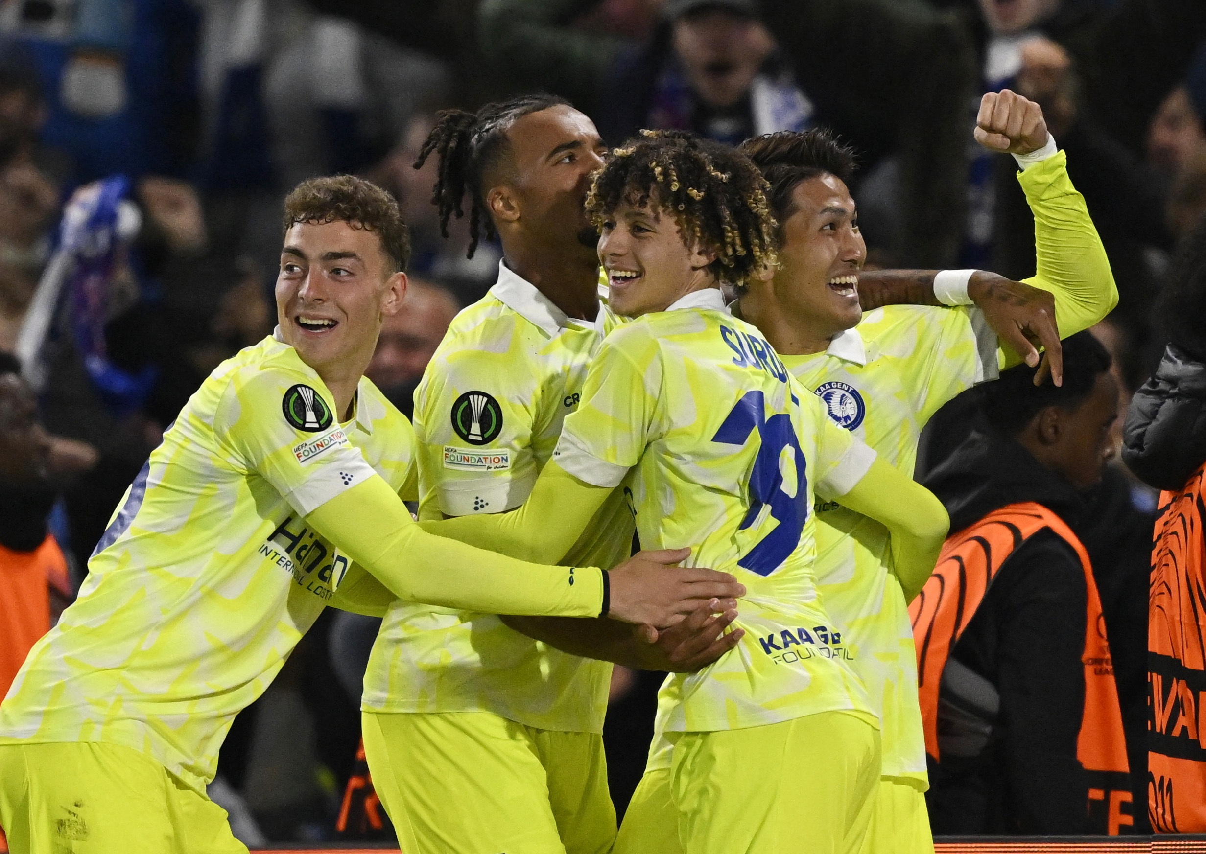 Tsuyoshi Watanabe có bàn gỡ 1-2 cho Gent