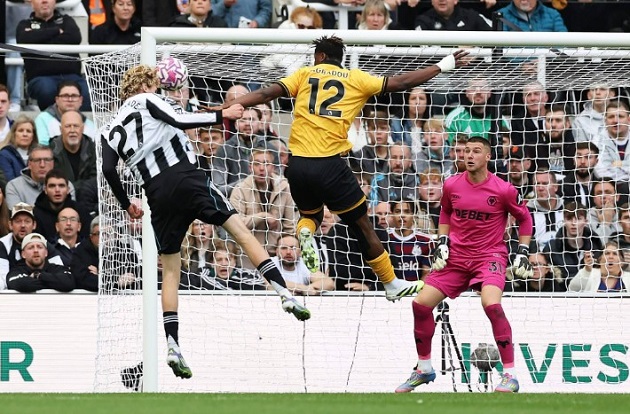 Nick Woltemade ghi bàn đầu tiên cho Newcastle
