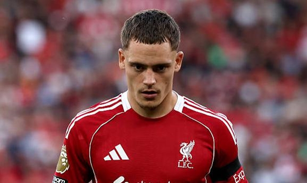 Sự xuất hiện của Florian Wirtz làm xáo trộn hàng tiền vệ Liverpool.