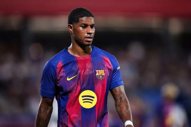 Rashford ngồi dự bị trên băng ghế