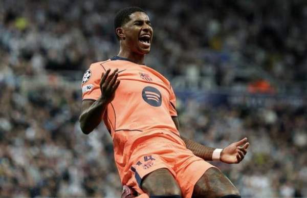 Marcus Rashford thi đấu cho Barcelona