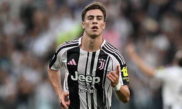 Chelsea cho tuyển trạch viên theo dõi Kenan Yildiz.