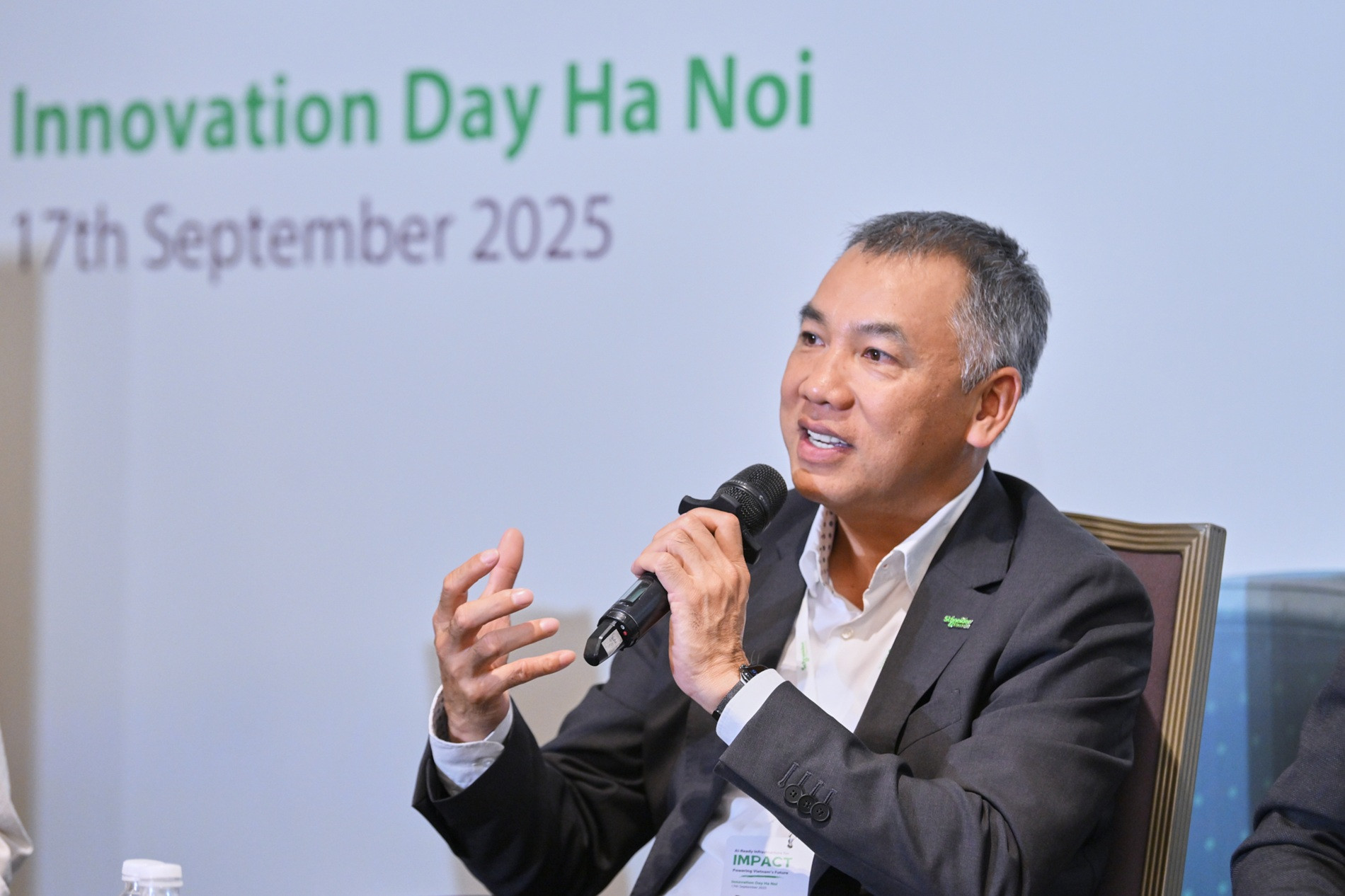 Tổng Giám đốc Schneider Electric Việt Nam và Campuchia phát biểu