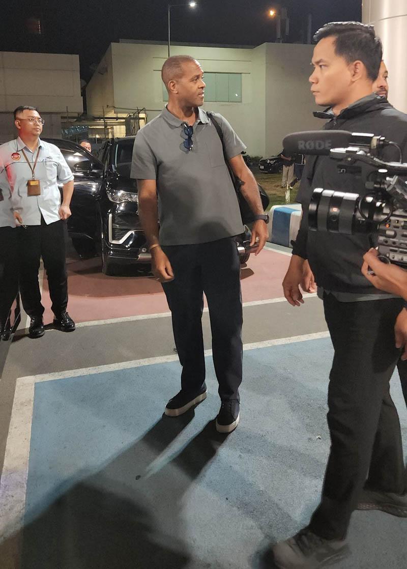 HLV Kluivert đang phải đối mặt với áp lực rất lớn