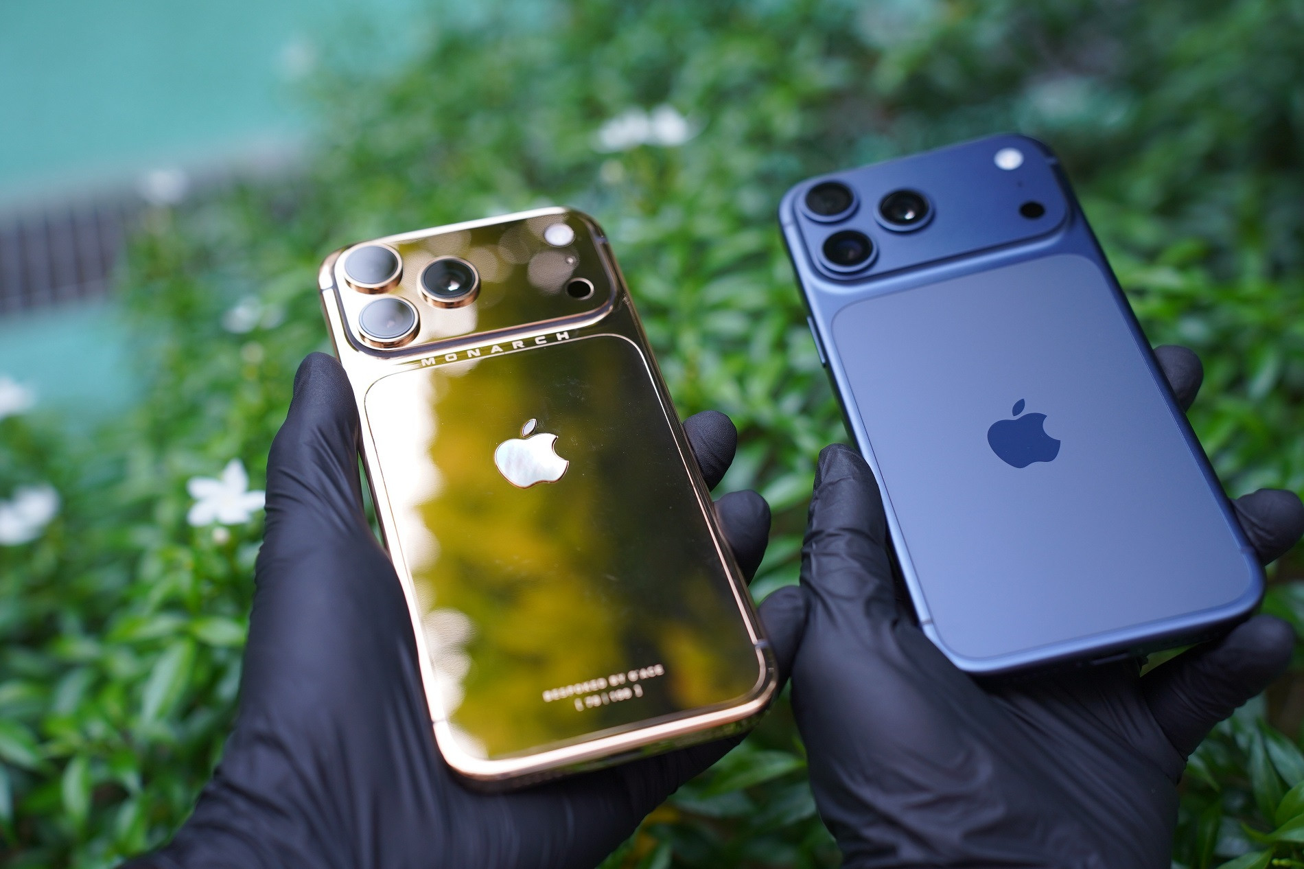 iPhone 17 Pro Max Monarch mạ vàng nhìn nghiêng