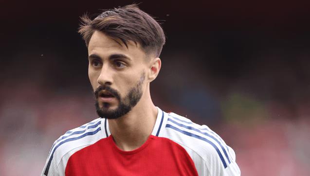 Arsenal có thể thu về 20 triệu euro khi bán Vieira.