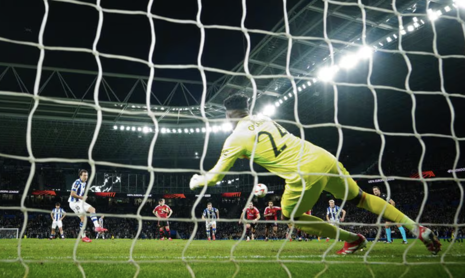 Quả phạt đền tai hại với Man United
