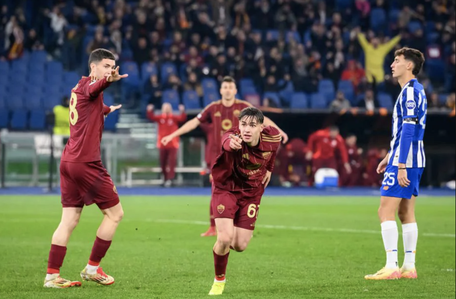 Nicolo Pisilli ghi bàn giúp AS Roma tiến vào vòng trong
