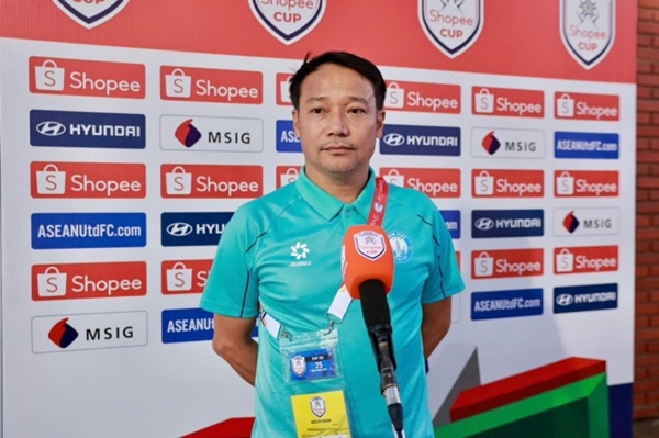 HLV Vũ Hồng Việt sau trận đấu