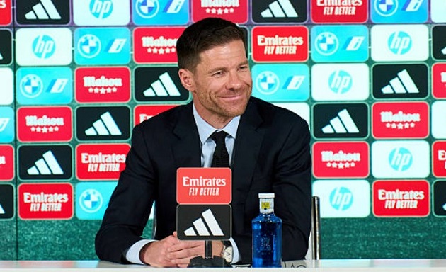 HLV Xabi Alonso bình tĩnh trả lời phỏng vấn sau kiểm tra doping