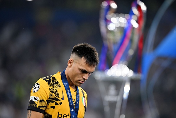 Lautaro Martinez buồn bã