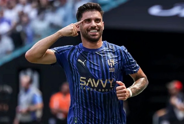 Ruben Neves chơi đa năng ở tuyến giữa.