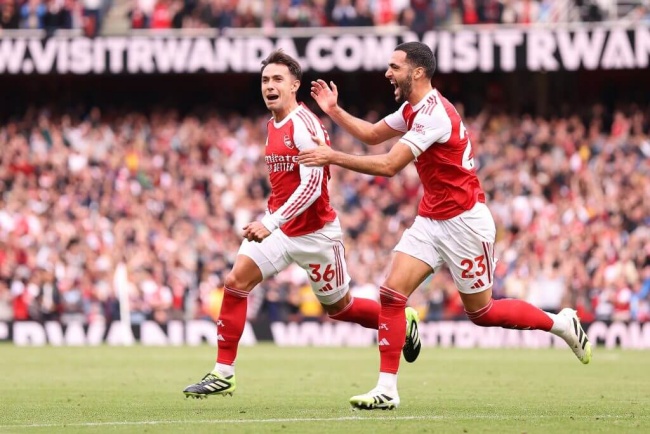 Arsenal thắng thuyết phục Nottingham.