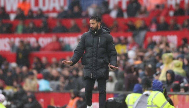 Quỷ đỏ của Amorim đưa NHM lên một chuyến tàu lượn cảm xúc. Quỷ đỏ của Amorim đưa NHM lên một chuyến tàu lượn cảm xúc.