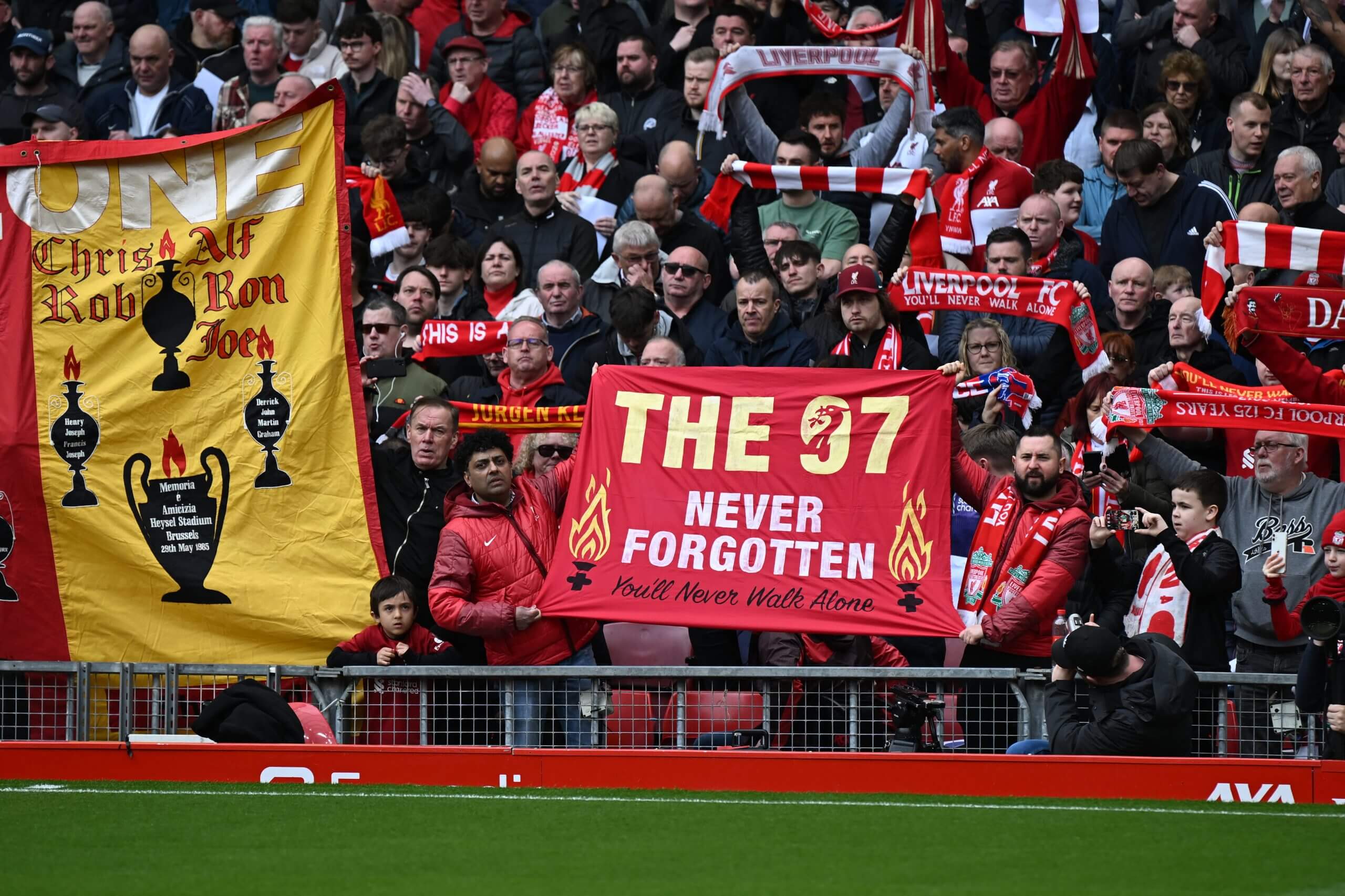 Các CĐV Liverpool vẫn luôn nhớ về những nạn nhân ở Hillsborough