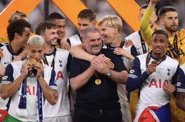 Tottenham ăn mừng chức vô địch Europa League