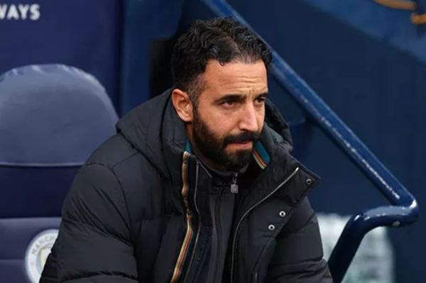 Áp lực dồn dập lên Ruben Amorim sau trận thua Man City 0-3