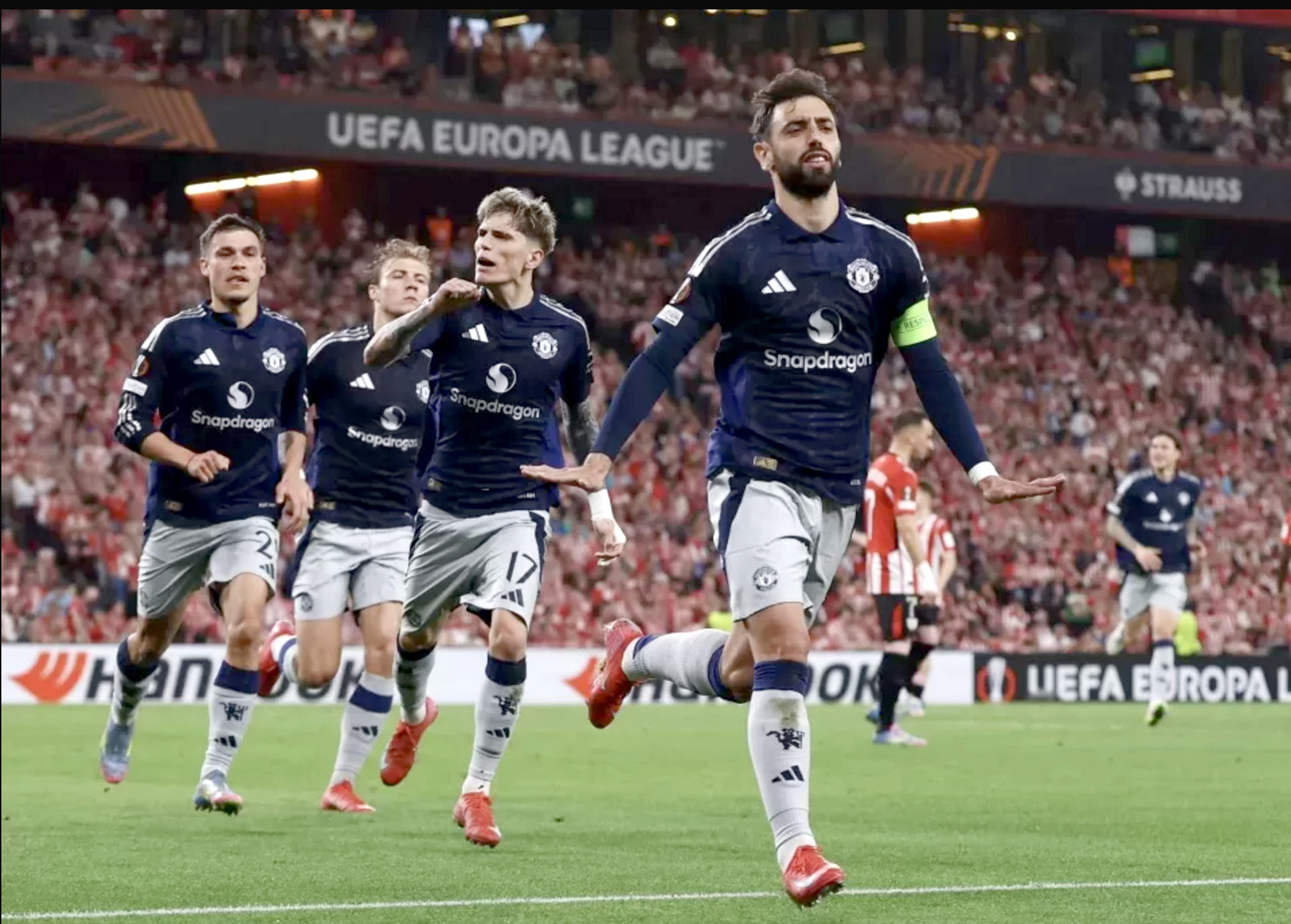 Man United thi đấu trên sân nhà
