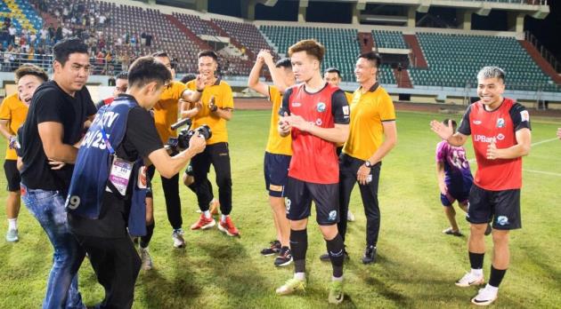 Hoàng Đức là linh hồn trong lối chơi của CLB Ninh Bình lẫn ĐTQG Việt Nam. Hoàng Đức là linh hồn trong lối chơi của CLB Ninh Bình lẫn ĐTQG Việt Nam.