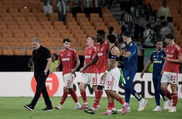 HLV Postecoglu tiếc nuối