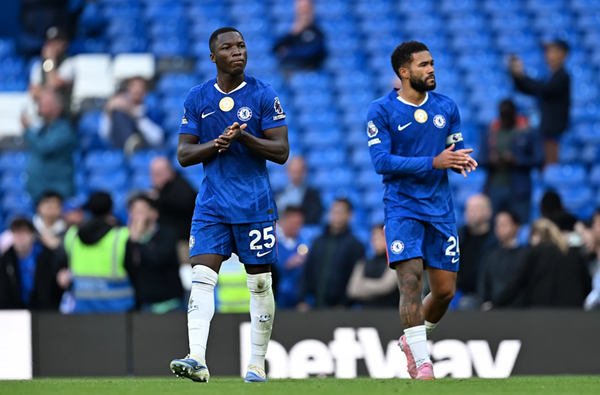 Chelsea gặp khó khăn trong trận đấu Brighton