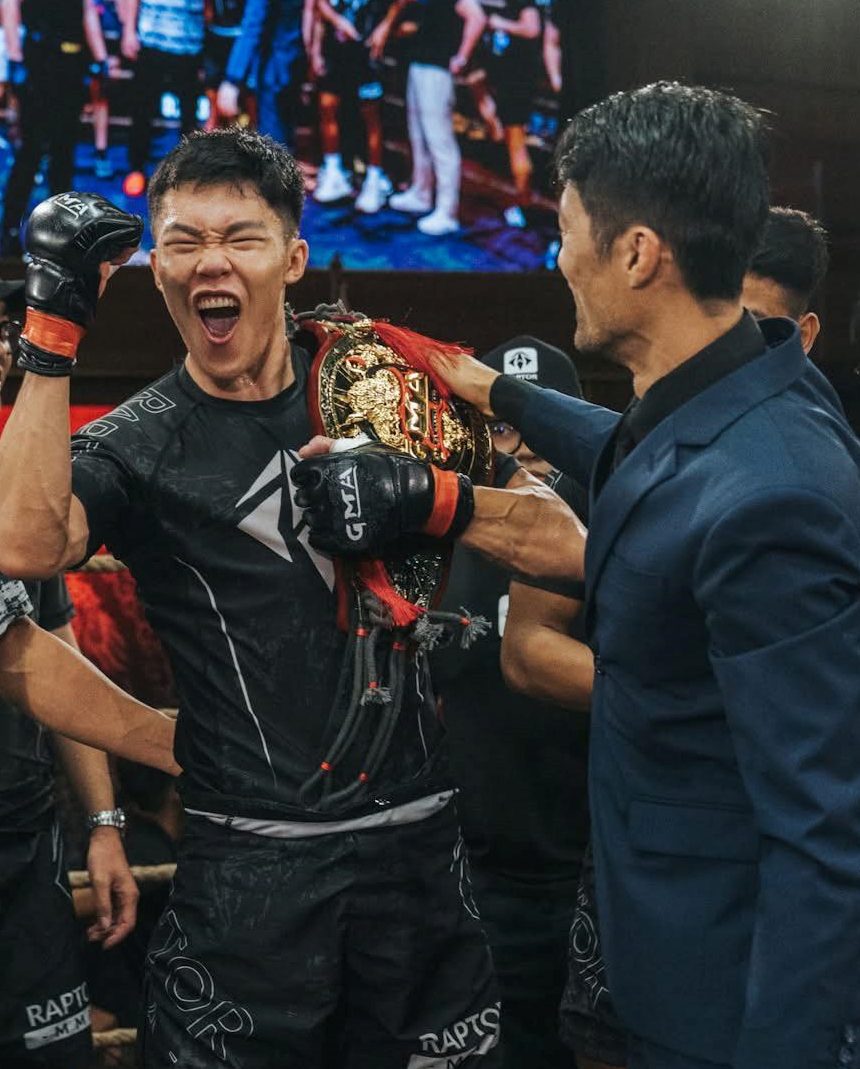 Hà Thế Anh nhận đai vô địch Thần võ