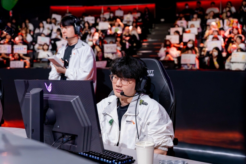 T1 thua đậm 0-3 trước HLE