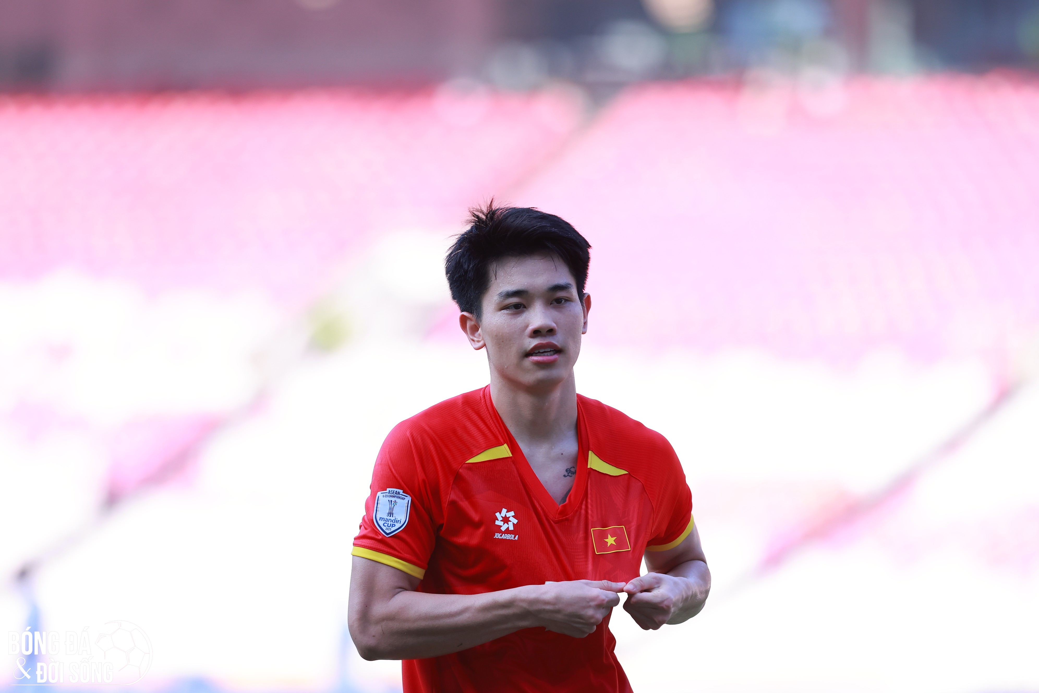 Nguyễn Đình Bắc bắt đầu sự nghiệp với thất bại Tiền đạo Nguyễn Đình Bắc trải qua thất bại đầu đời