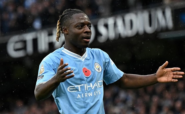 Doku gây áp lực liên tục lên hàng thủ Burnley