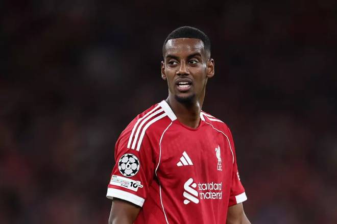 Alexander Isak ra mắt Liverpool