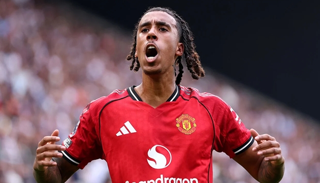 Leny Yoro tương lai hàng thủ Man United