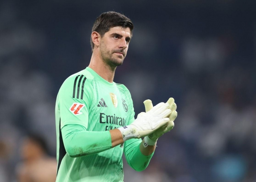 Courtois trong khung thành Real Madrid