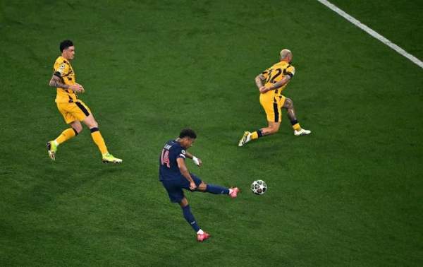 Désiré Doúe lập công cho PSG