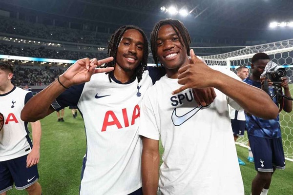 c5 Hai hậu vệ trái Djed Spence và Destiny Udogie đang thi đấu xuất sắc tại Tottenham