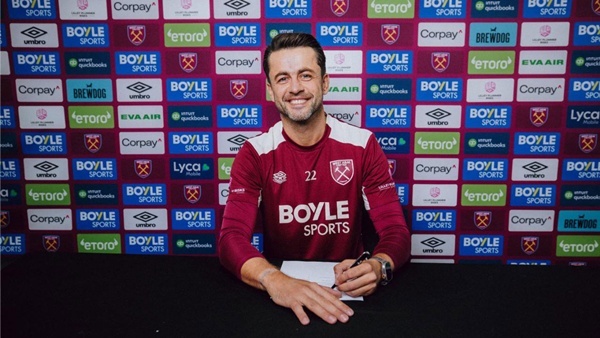 Lukasz Fabianski đang thi đấu cho West Ham
