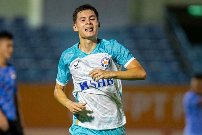 Vadim Nguyễn khoác áo SHB Đà Nẵng