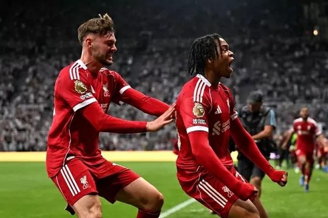 Ngumoha ghi bàn quyết định cho Liverpool