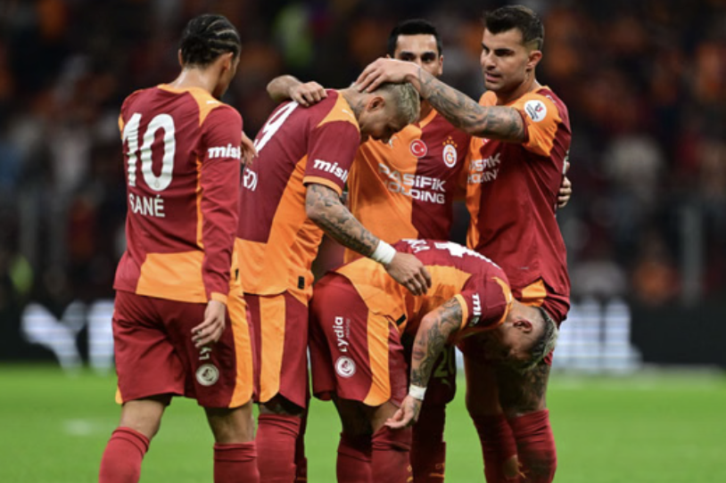 Không khí náo nhiệt tại sân Ali Sami Yen