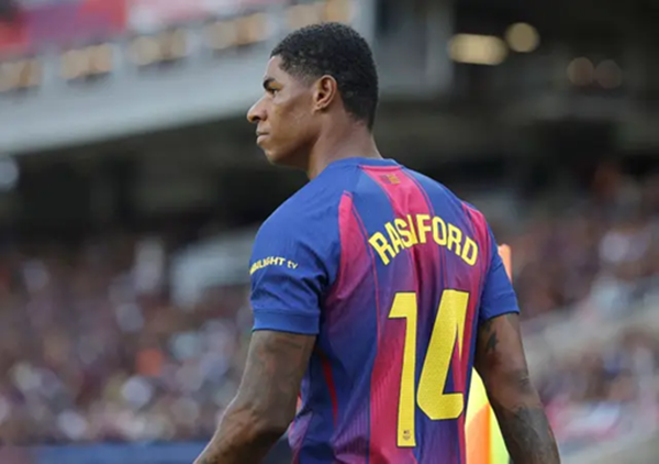 Rashford kiến tạo để Kounde gỡ hòa