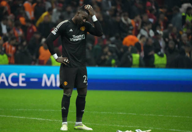 Thủ môn Andre Onana thất vọng trên sân