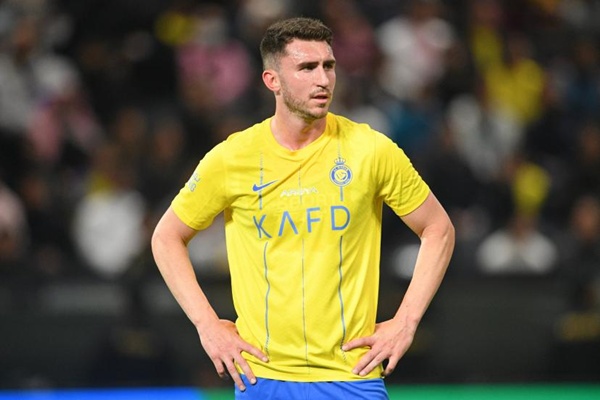 Aymeric Laporte chờ quyết định từ FIFA về tương lai