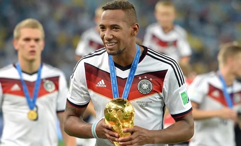Nhà vô địch World Cup 2014 giải nghệ sau khi bị chấm dứt hợp đồng chóng vánh - Ảnh 1