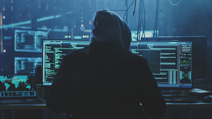 Hacker đang tiến hành tấn công mạng