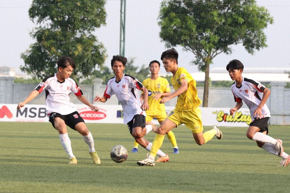 Hình ảnh trận đấu giữa SLNA và Long An