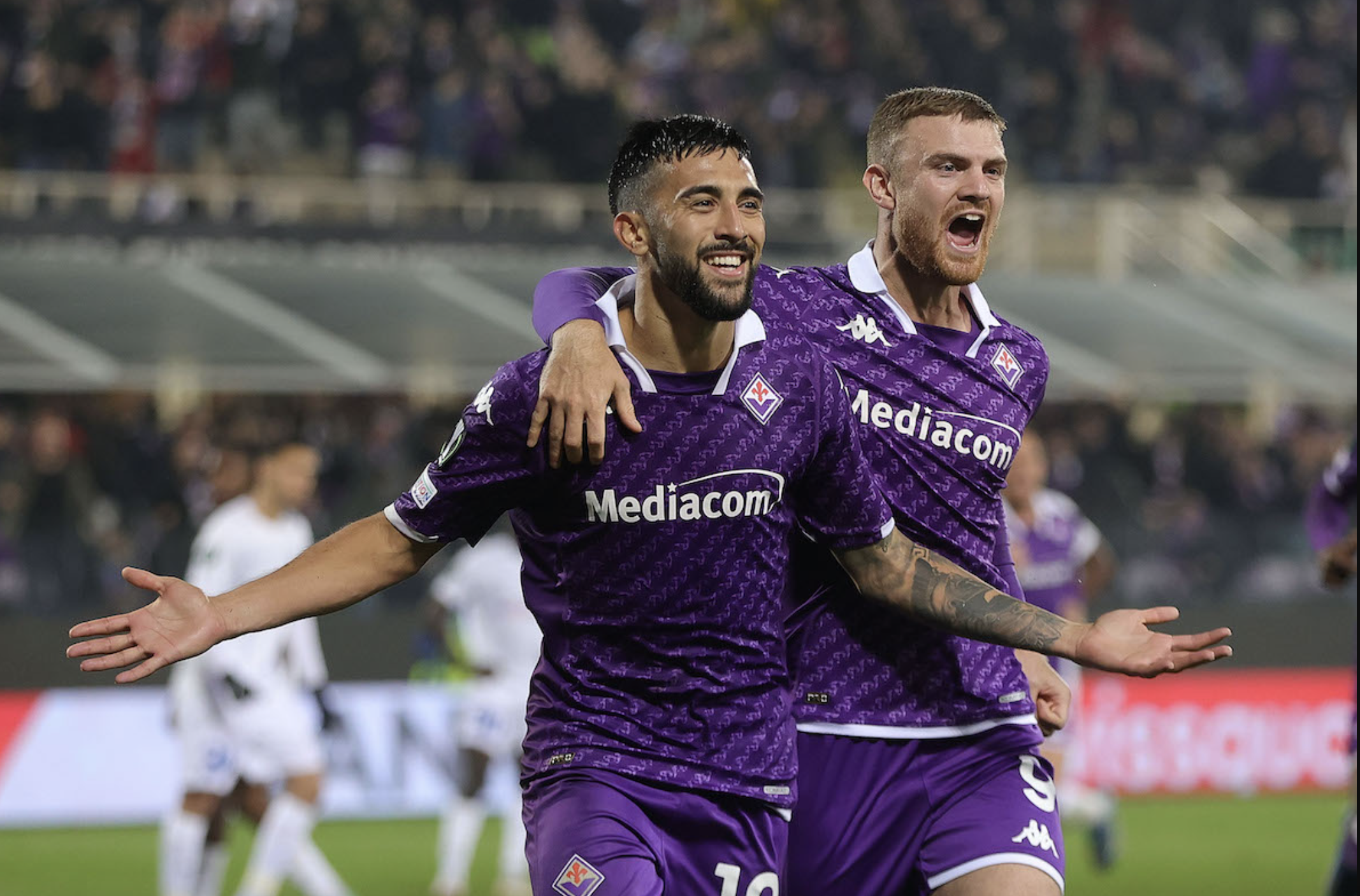 Fiorentina ăn mừng chiến thắng sau loạt đá luân lưu