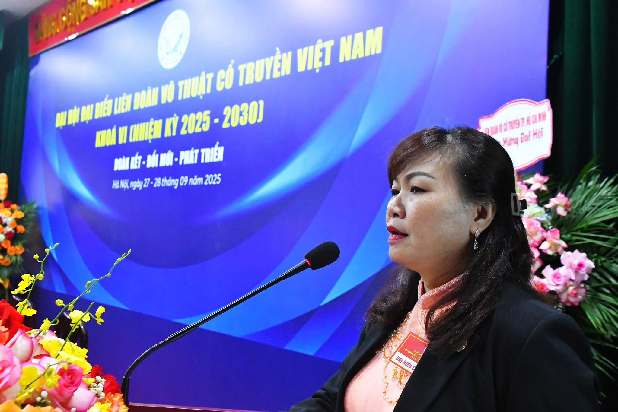 Võ sư Hà Thị Yến Oanh tại Đại hội đại biểu Liên đoàn Võ thuật cổ truyền Việt Nam