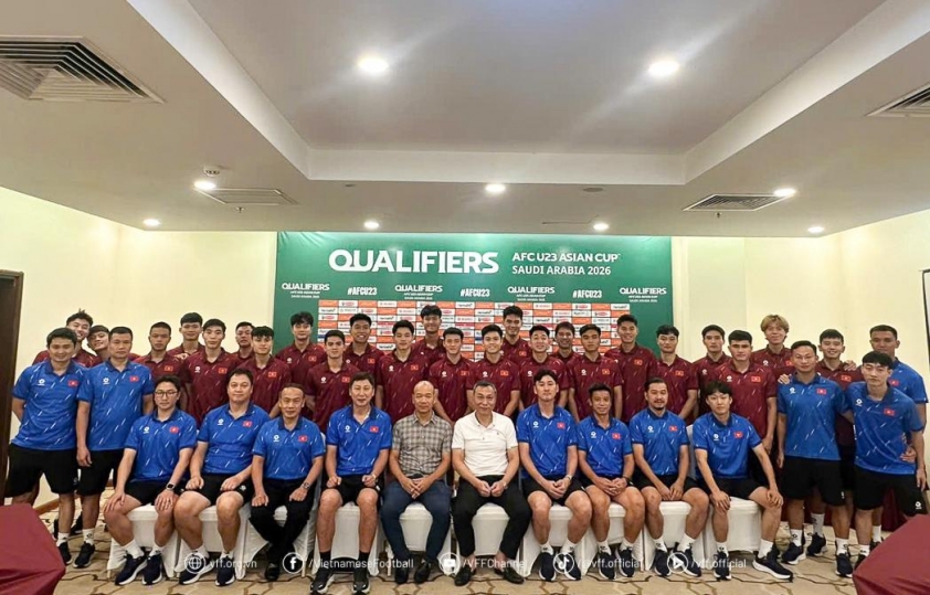 Lãnh đạo Cục TDTT và VFF động viên U23 Việt Nam