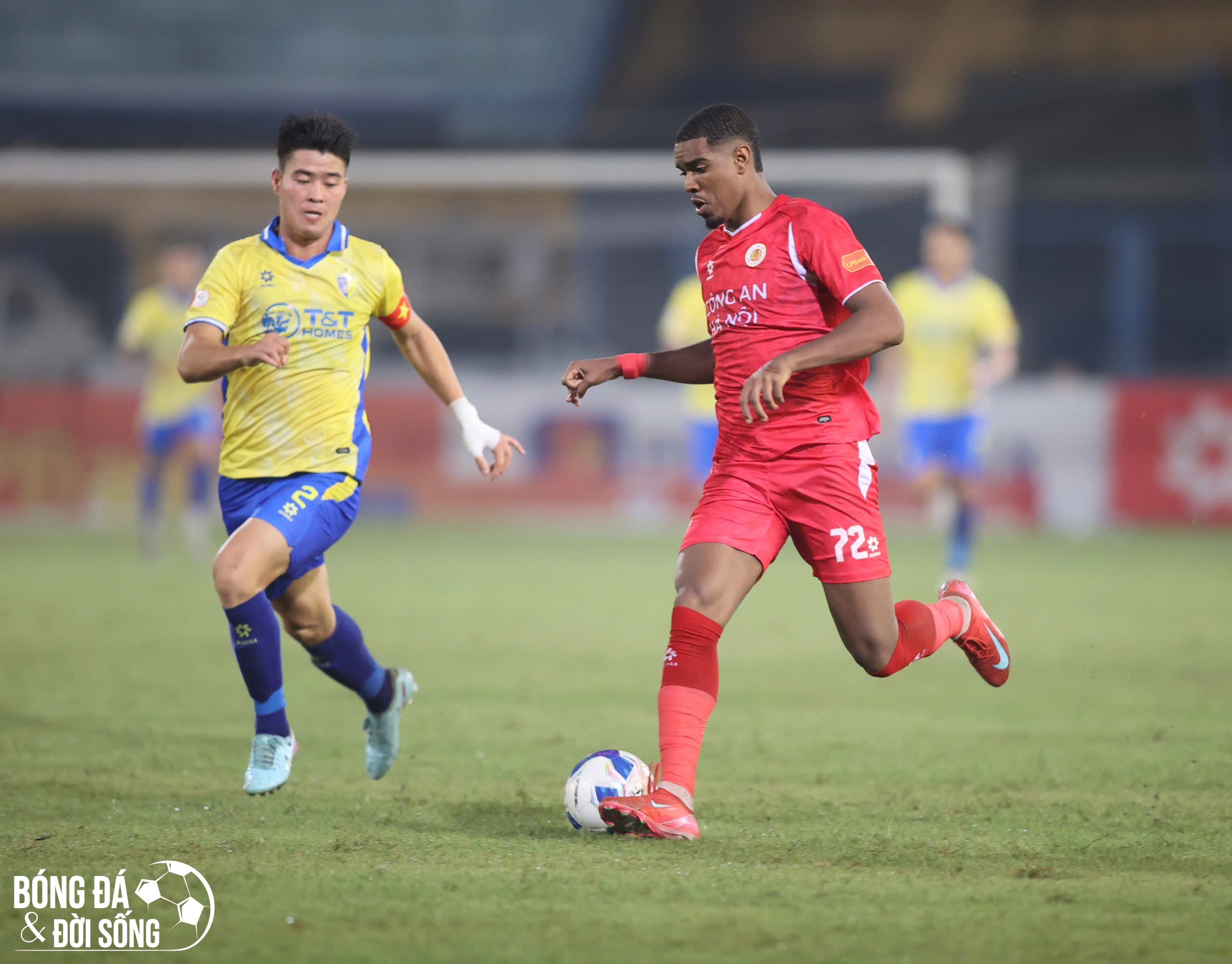 Alan lập hat-trick giúp Công an Hà Nội thắng đậm